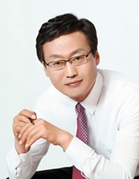   김득응 농경환위원장