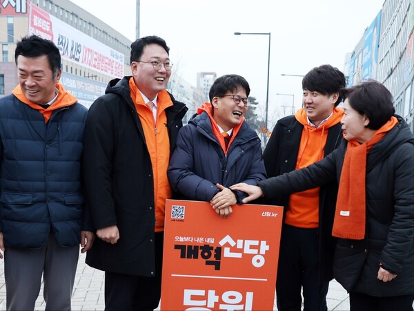 개혁신당 세종 당원의 대표격인 김양곤 씨(사진 중앙)도 총선 후보군 중 하나로 언급된다.
