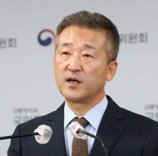 최명길 전 의원이  지난 23일 고향 대전 중구 출마를 위해 추가 공모에 응했다. 최 의원은 김한길 대통령직속 국민통합위원장의 권유로 정치에 입문했다.