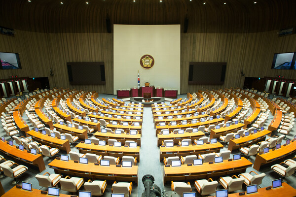 의전 서열 2위인 22대 전반기 국회의장에 충청인사가 다시 자리를 할지에 관심이 모아진다.