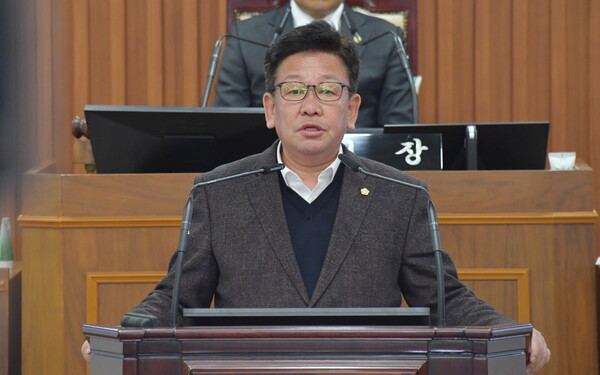 논산시의회 서승필 의원이 5분 발언을 하고 있다. 